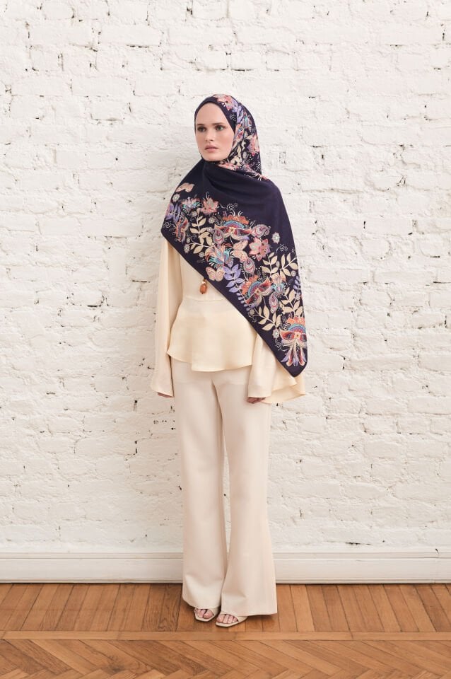 Liora Midnight Bloom