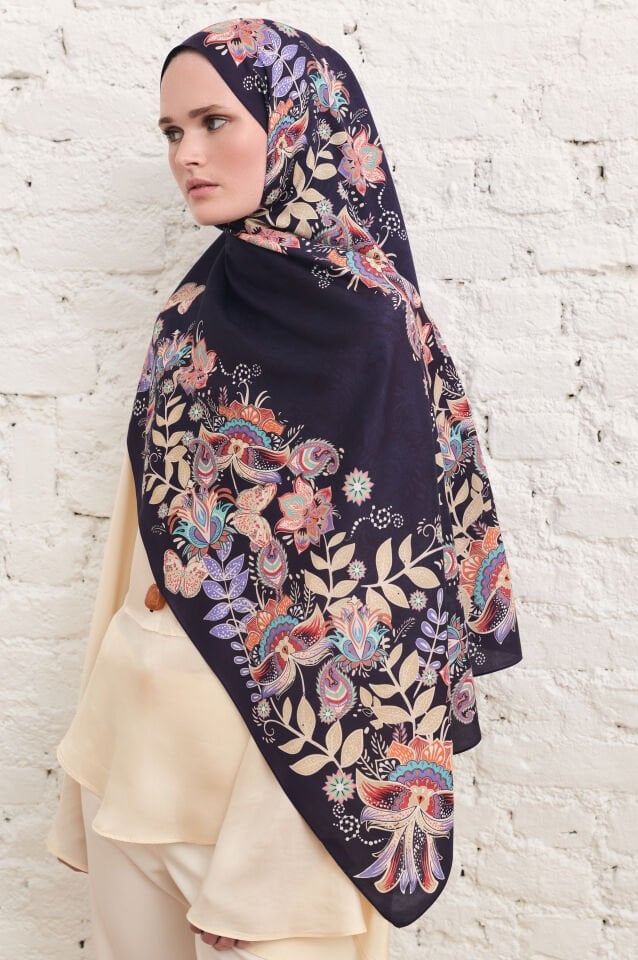 Liora Midnight Bloom